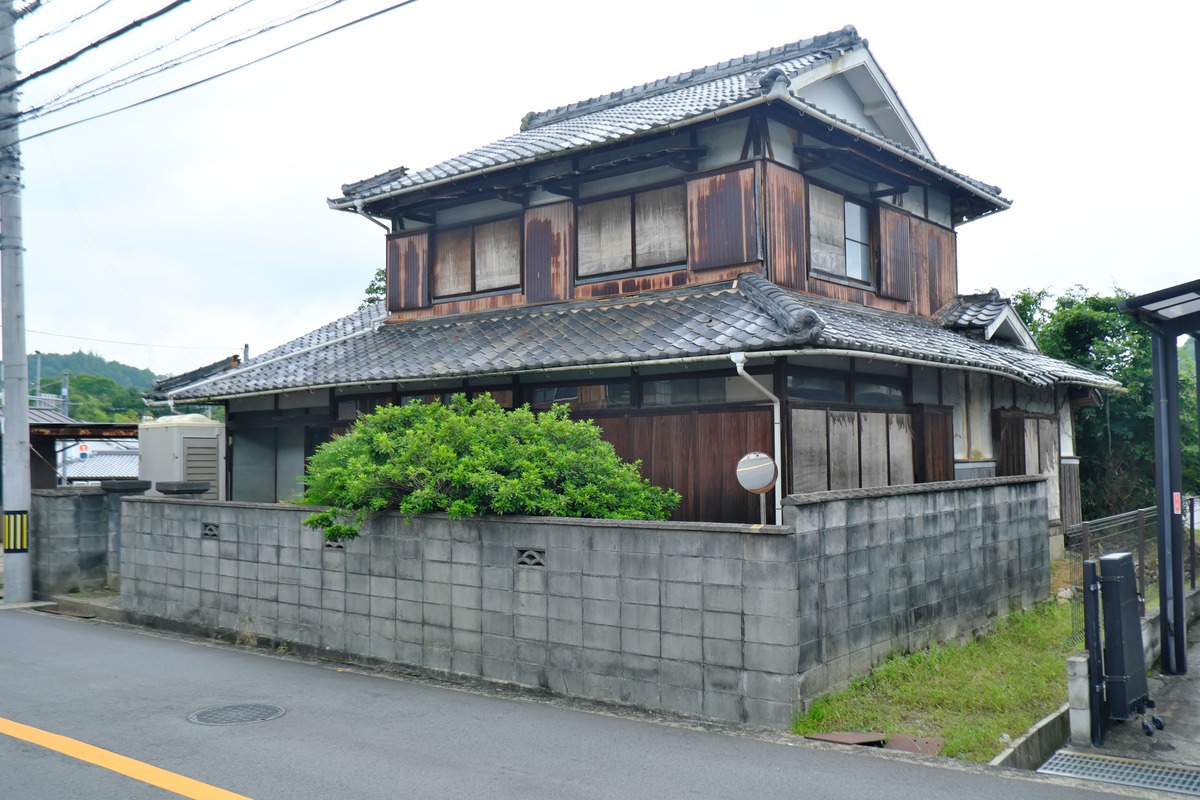 相続した古い家は売れる？越谷市の訳あり物件買取を考える前の判断ポイント